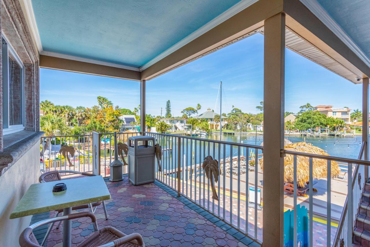 Bay Palms Waterfront Resort - Hotel And Marina St. Pete Beach Exteriör bild