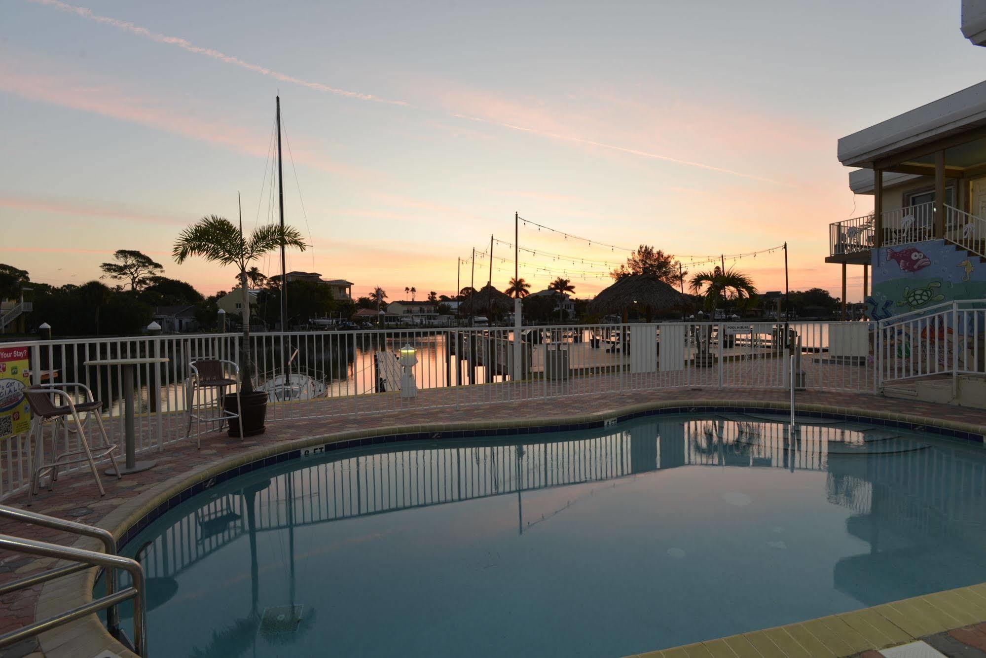 Bay Palms Waterfront Resort - Hotel And Marina St. Pete Beach Exteriör bild